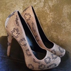 Jessica Simpson pump